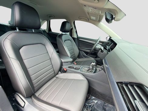 Used 2022 Volkswagen Jetta SE FWD image 13