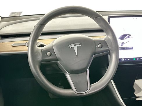 Used 2020 Tesla Model 3 Standard Range Plus image 17