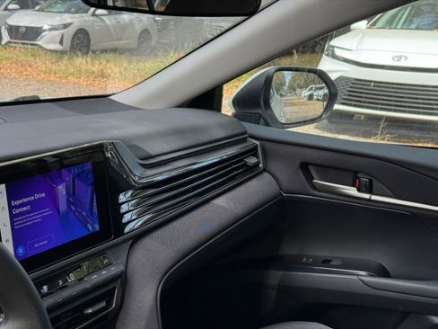 Used 2025 Toyota Camry LE image 31