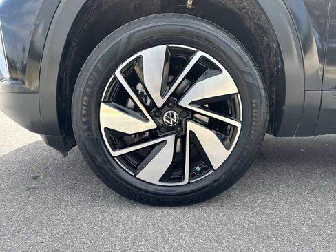 Used 2024 Volkswagen Atlas SE image 12