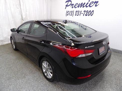 Used 2016 Hyundai Elantra SE w/ Option Group 02 FWD image 4