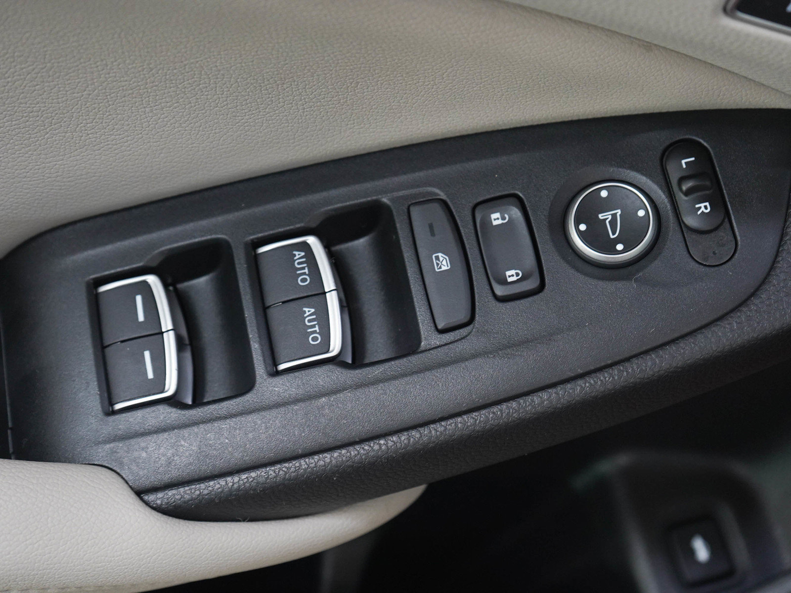Used 2018 Honda Accord Touring image 19