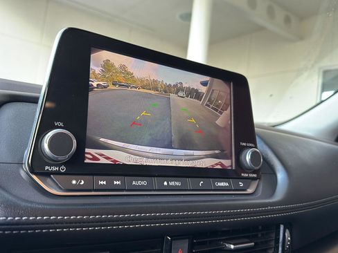 Used 2022 Nissan Rogue SV image 23