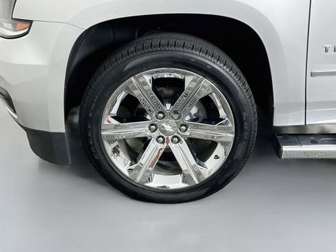 Used 2019 Chevrolet Tahoe LT w/ LT Signature Package AWD/4WD image 11