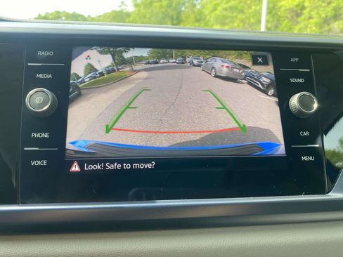 Certified 2022 Volkswagen Taos SE AWD/4WD image 17