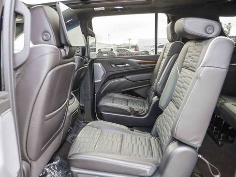 Used 2024 Cadillac Escalade ESV Premium Luxury Platinum AWD/4WD image 22