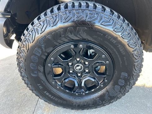 Used 2023 Ford Bronco Wildtrak image 36