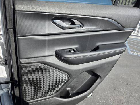 Certified 2025 Jeep Grand Cherokee Altitude image 30