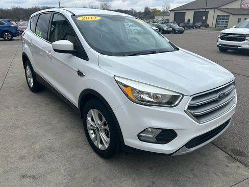 Used 2017 Ford Escape SE image 3