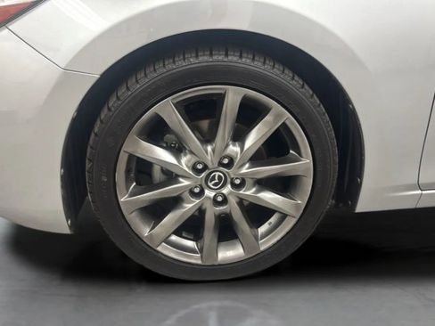 Used 2018 MAZDA MAZDA3 Touring FWD image 27