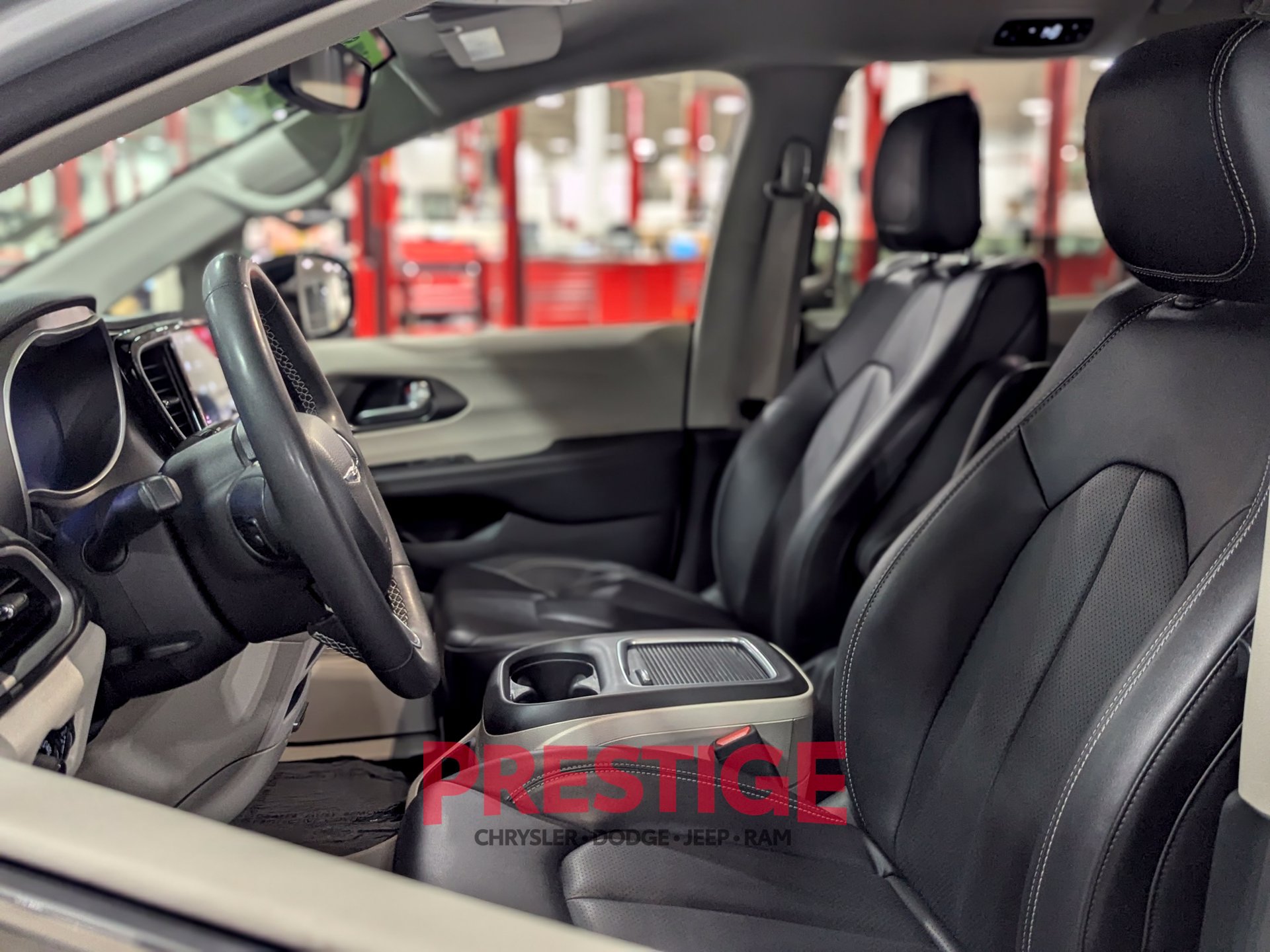Used 2024 Chrysler Pacifica Touring-L FWD image 24