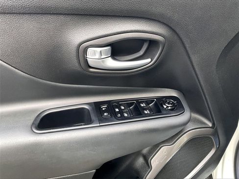 Used 2022 Jeep Renegade Latitude image 35