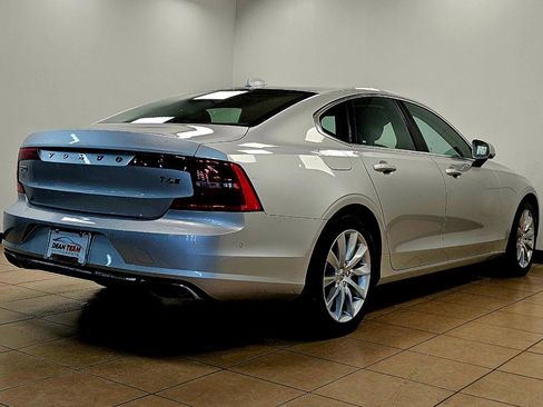 Used 2017 Volvo S90 T6 Momentum w/ Climate Package image 4