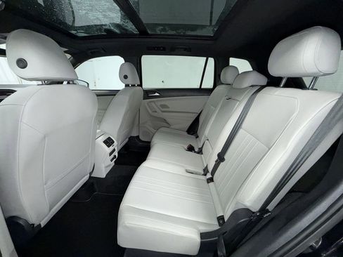 Used 2022 Volkswagen Tiguan SE R-Line AWD/4WD image 5