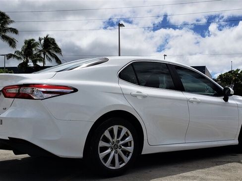 Used 2018 Toyota Camry LE FWD image 6