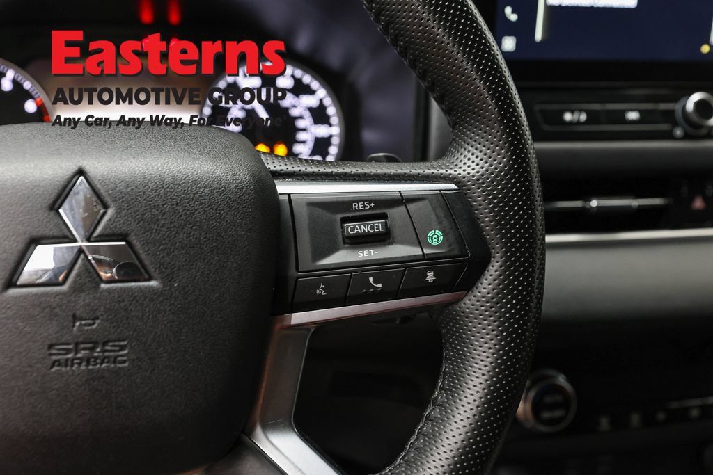 Used 2025 Mitsubishi Outlander SE AWD/4WD image 18