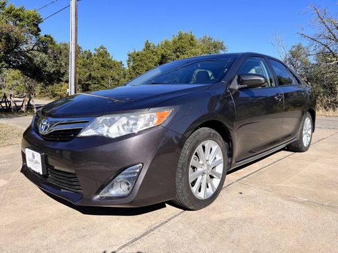 Used 2013 Toyota Camry LE image 4