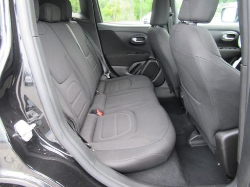 Used 2020 Jeep Renegade Latitude FWD image 29
