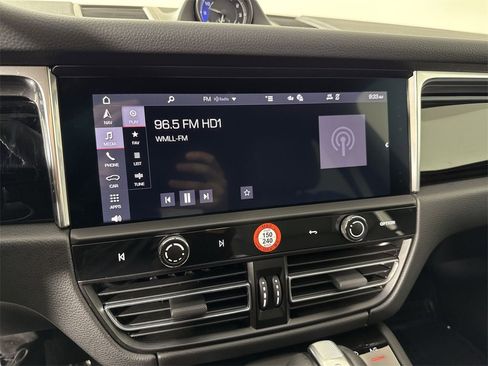 Certified 2025 Porsche Macan image 28