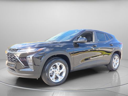 New 2026 Chevrolet Trax LS w/ LS Convenience Package image 2