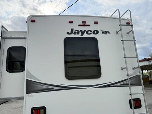 Used 2018 Ford E-450 and Econoline 450 Super Duty w/ Motorhome Prep Package RWD image 29