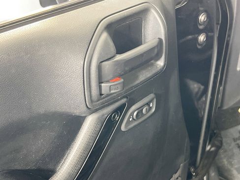 Used 2017 Jeep Wrangler Sahara image 15