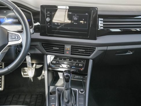 Used 2025 Volkswagen Jetta Sport image 12