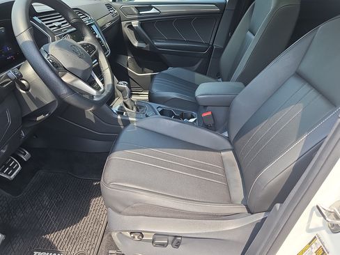 Certified 2024 Volkswagen Tiguan SE R-Line AWD/4WD image 32