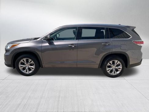 Used 2015 Toyota Highlander XLE FWD image 4