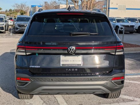 New 2026 Volkswagen Taos SE image 5