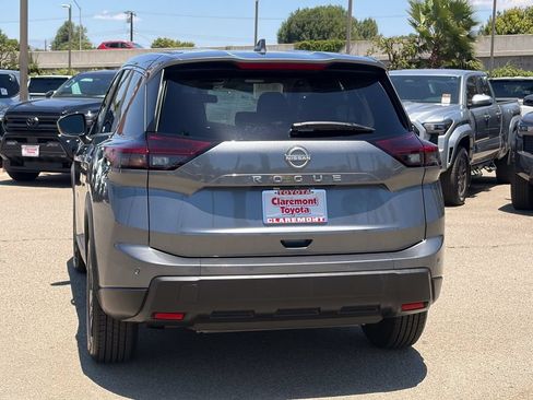 Used 2025 Nissan Rogue SV FWD image 41