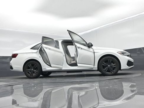 Used 2024 Volkswagen Jetta SE FWD image 74