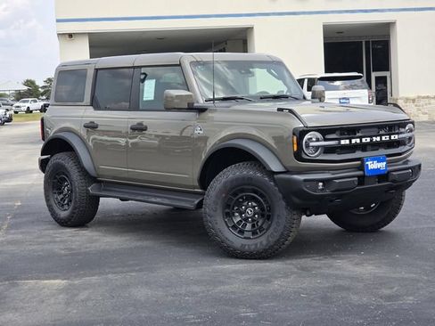 New 2026 Ford Bronco Outer Banks w/ Sasquatch Package AWD/4WD image 2