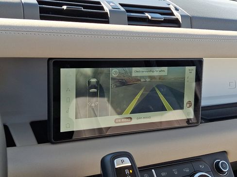 Used 2022 Land Rover Defender 110 SE image 18