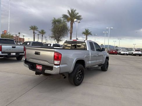 Used 2016 Toyota Tacoma SR5 w/ SR5 Appearance Package (SN) AWD/4WD image 5