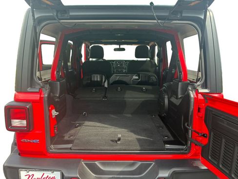 Used 2023 Jeep Wrangler Unlimited w/ Cold Weather Group AWD/4WD image 29