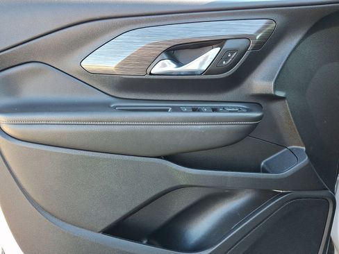 Used 2023 GMC Terrain SLE w/ Driver Convenience Package image 13