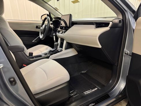Used 2025 Toyota Corolla Cross L image 25