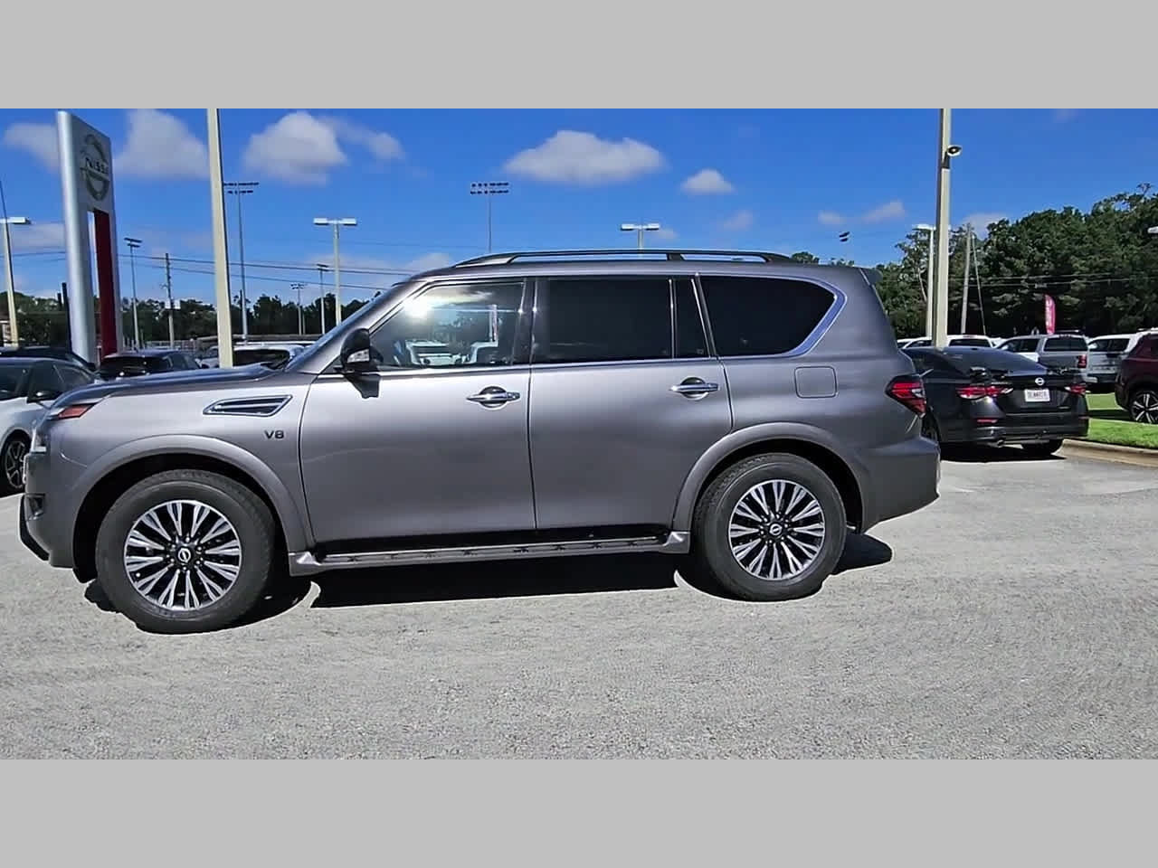 Used 2022 Nissan Armada SL w/ Midnight Edition Package RWD image 28
