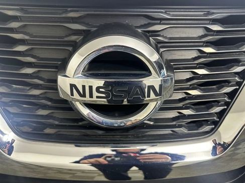 Used 2017 Nissan Rogue SV image 9
