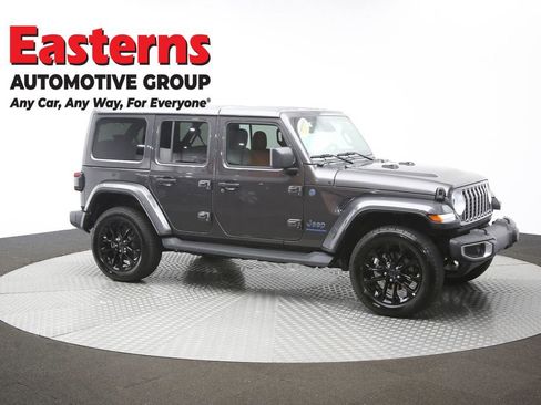 Used 2025 Jeep Wrangler Unlimited Sahara AWD/4WD image 43