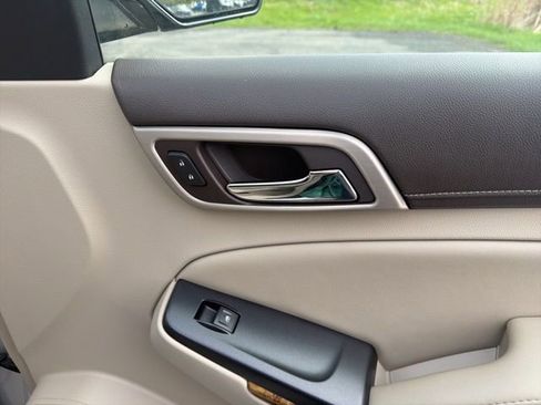 Used 2017 GMC Yukon XL Denali AWD/4WD image 38