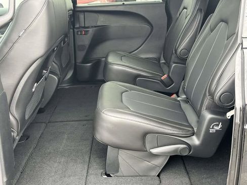 New 2026 Chrysler Pacifica Select image 12