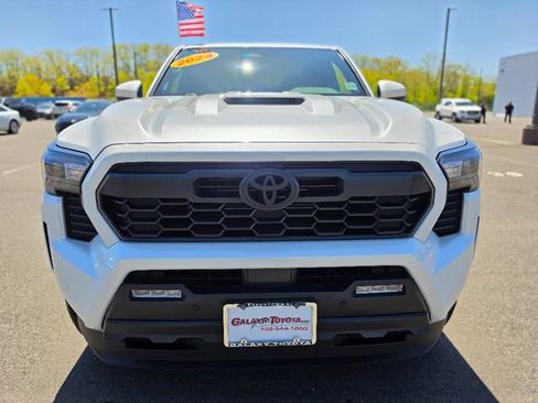 Used 2024 Toyota Tacoma TRD Sport w/ TRD Sport Upgrade Package AWD/4WD image 2