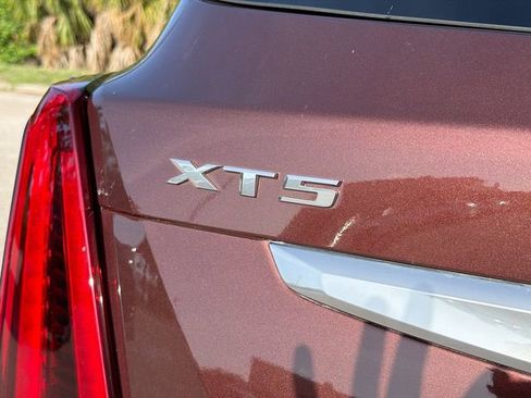 Used 2022 Cadillac XT5 Premium Luxury w/ Technology Package AWD/4WD image 11