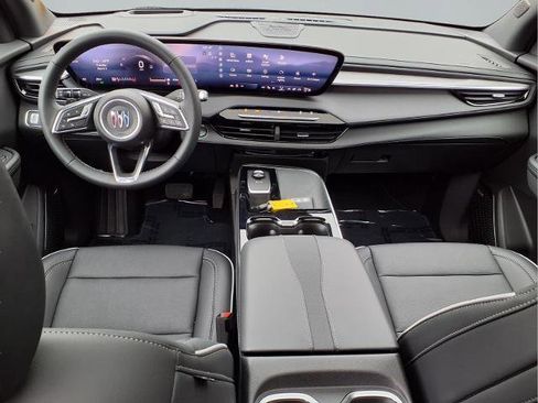 Used 2025 Buick Enclave Preferred w/ Power Package image 4