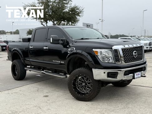 Used 2018 Nissan Titan SV w/ SV Convenience Package image 1