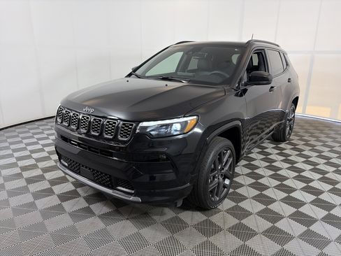 Used 2024 Jeep Compass Limited w/ High Altitude Package AWD/4WD image 2