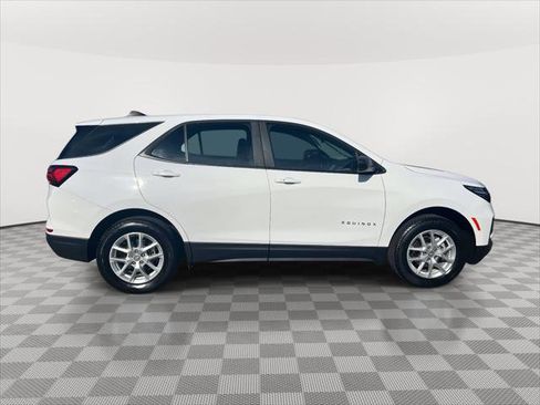 Used 2023 Chevrolet Equinox LS image 4