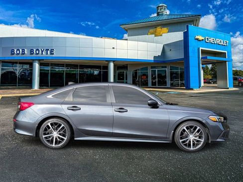 Used 2024 Honda Civic Touring image 2